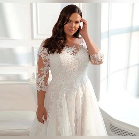 Wedding Dress - Picture 1 of 7